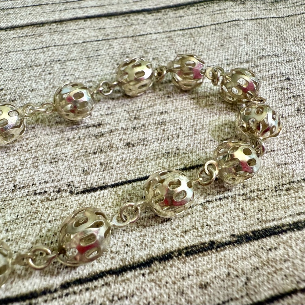 Rosary prayer bracelet with cross, string of beads arranged in a decade - Picture 2 of 7